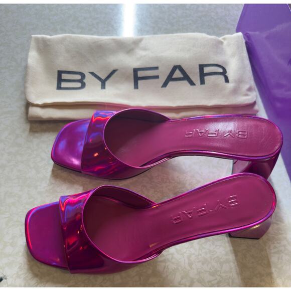 NWT BY FAR Romy Laq Square Fuschia Iridescent LAC Mules Sandals Women's 39/8.5 - Picture 2 of 13